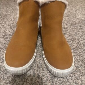 Timberland Tan Ankle Boots with White Trim